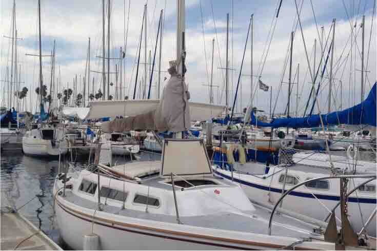 27英尺Catalina Sailboat