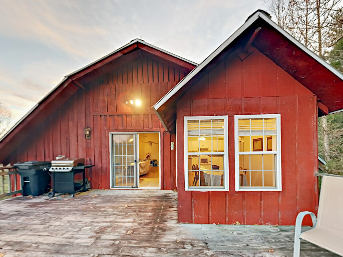 Barn House A Gorgeous 4BR/3BA Renovated 1900s Barn