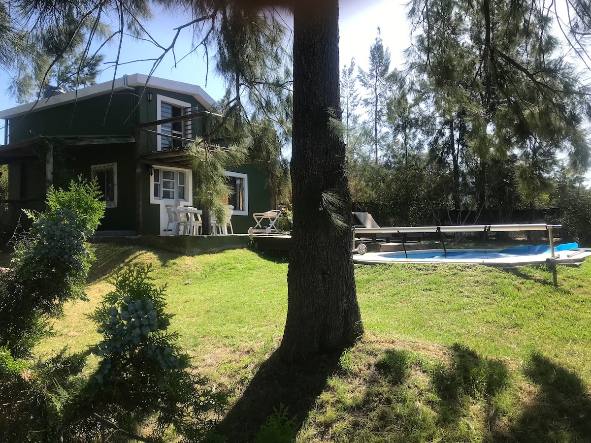 Casa de campo c/piscina climatizada y cancha/vóley