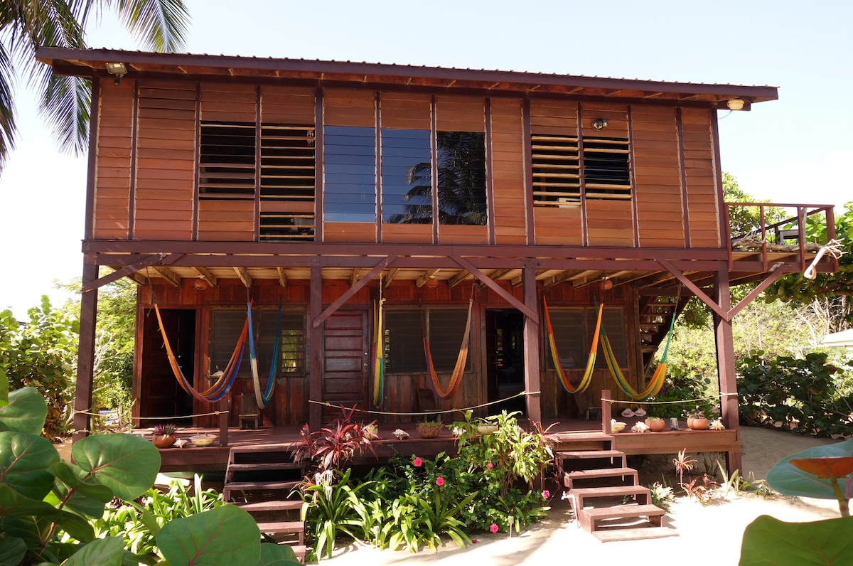 Beachfront guest suite w/private bath "Seahorse"