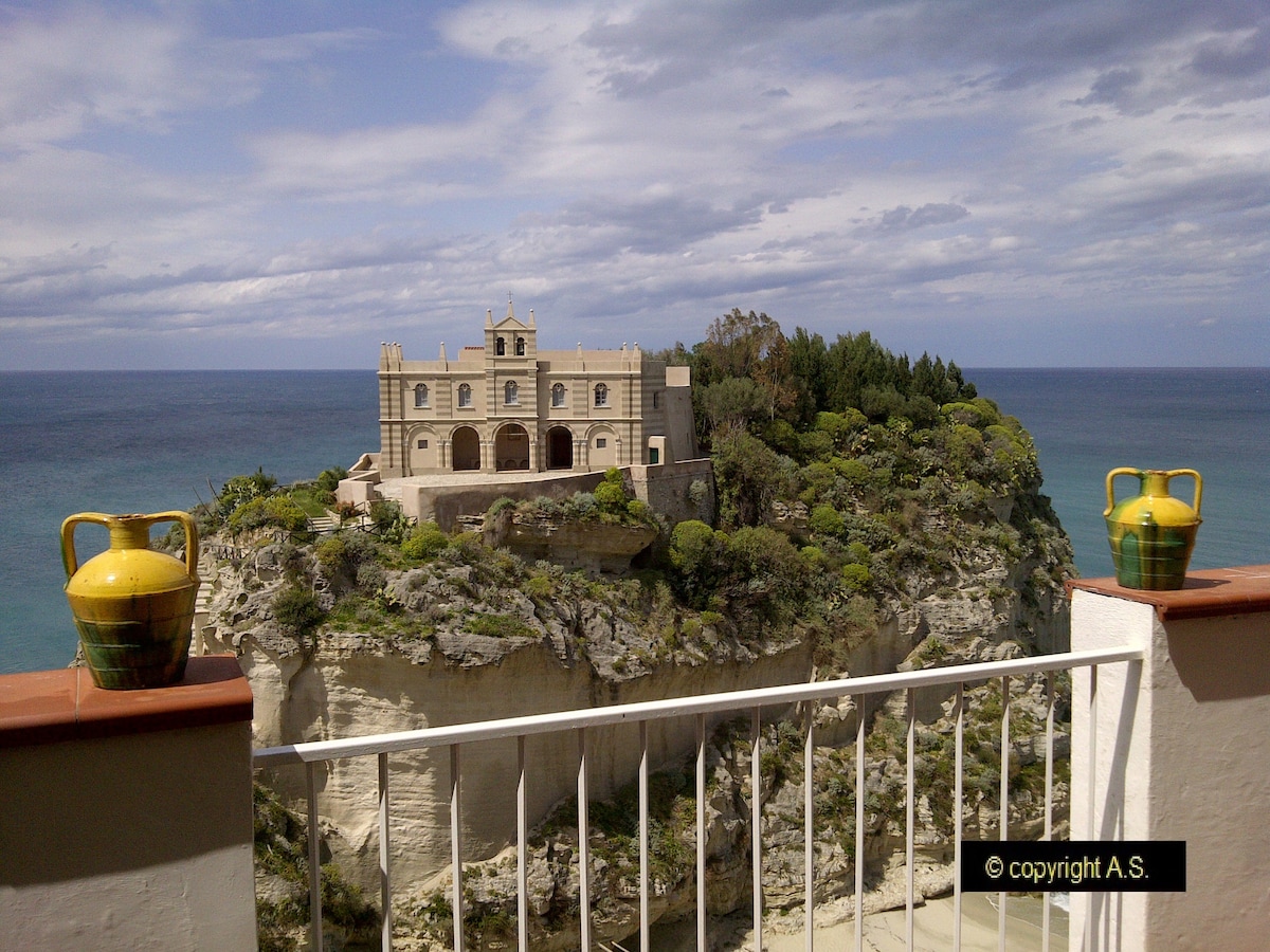 Tropea -位于老城区的独家公寓