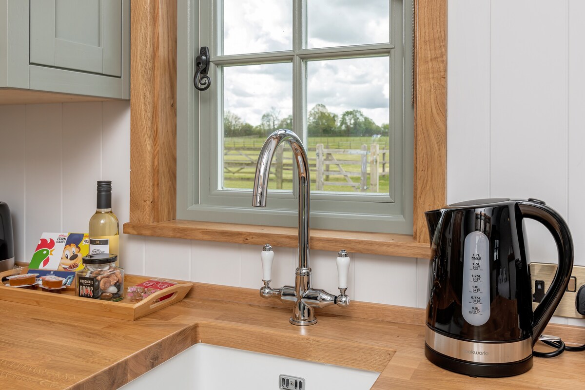 Shepherds hut #3 at Avon Farm Estate with Hot Tub