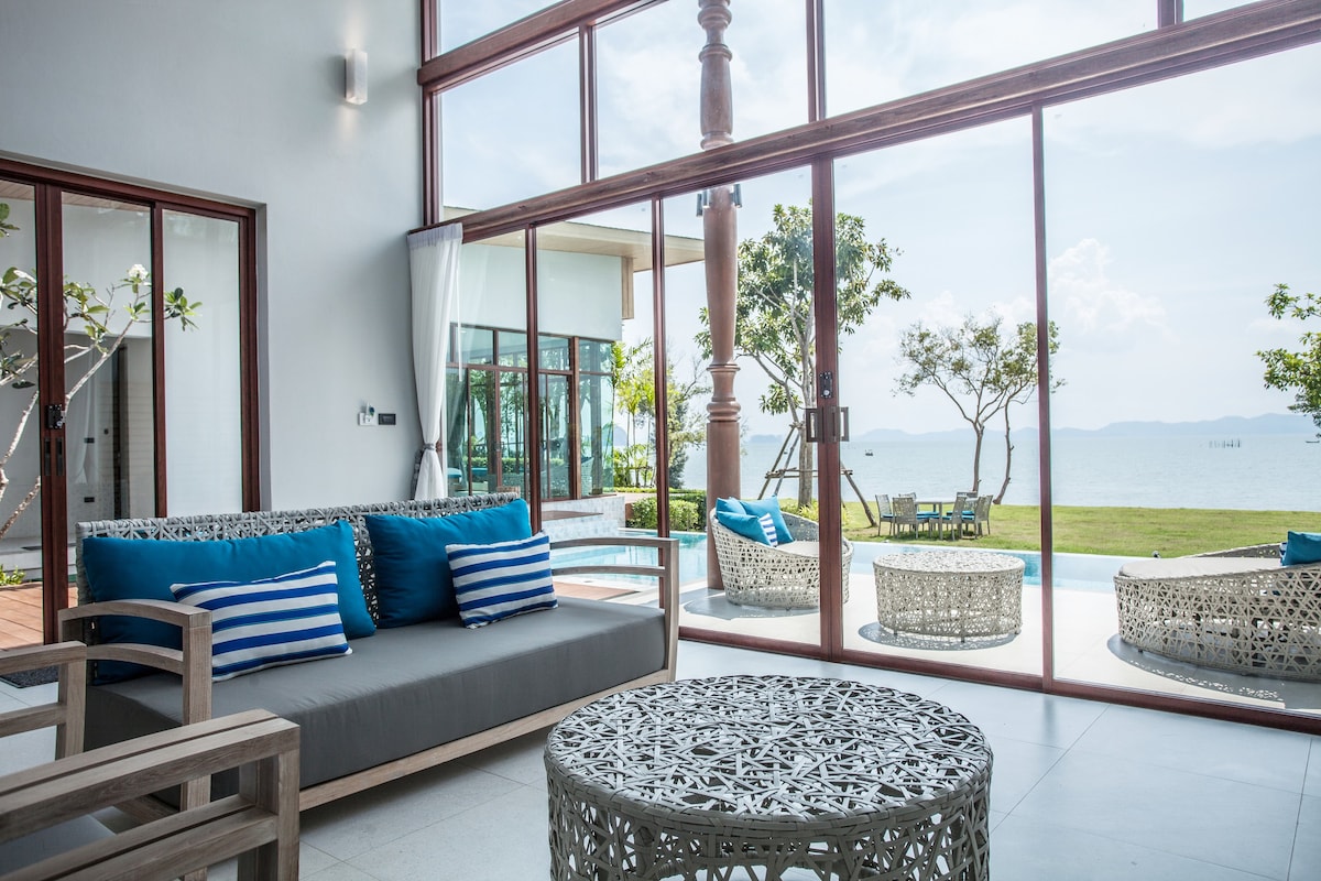 Lovely Villa ( A cozy seafront villa in Krabi ! )