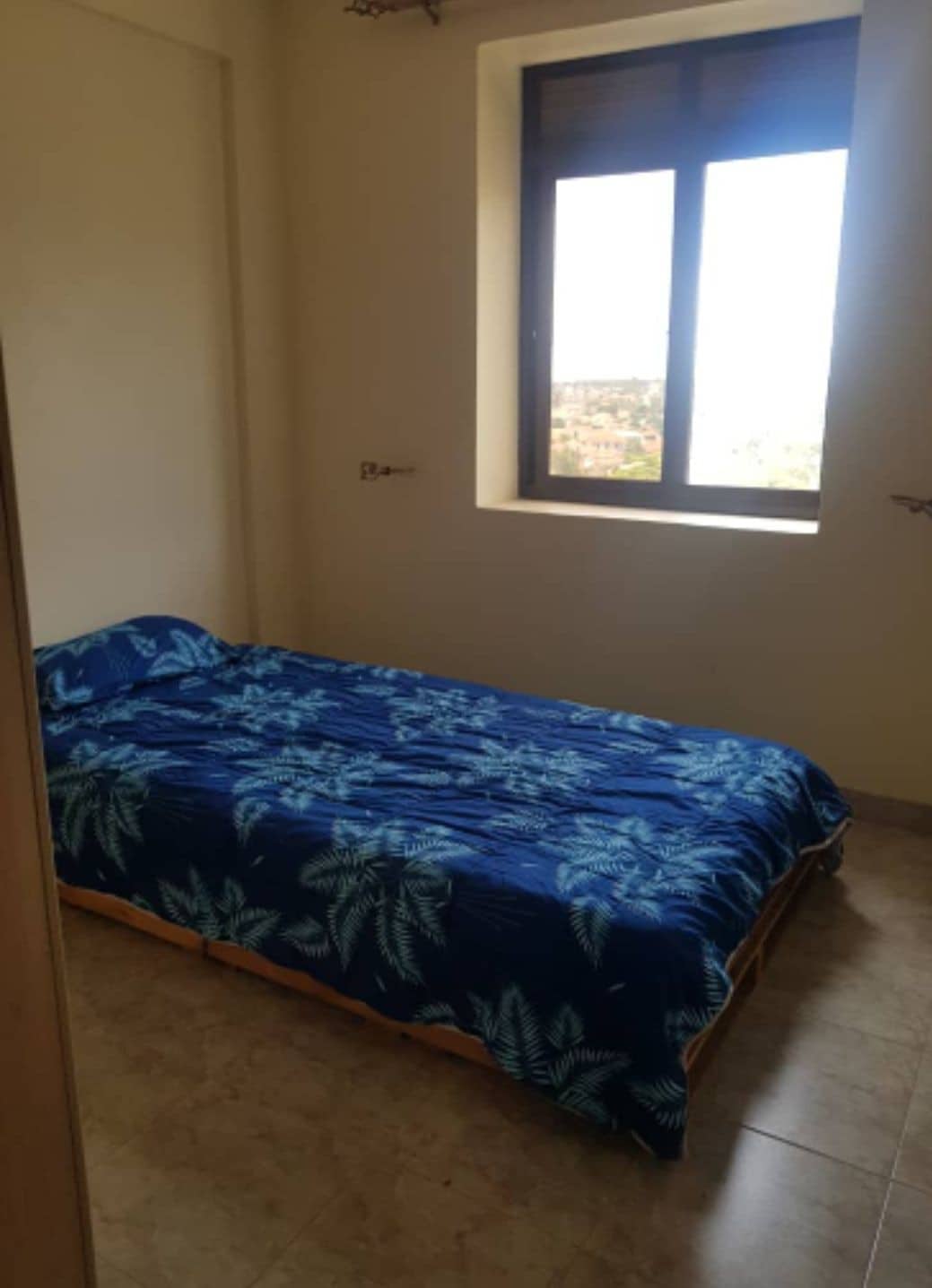 Breezy one bedroom in shared apartment with beautiful rooftop