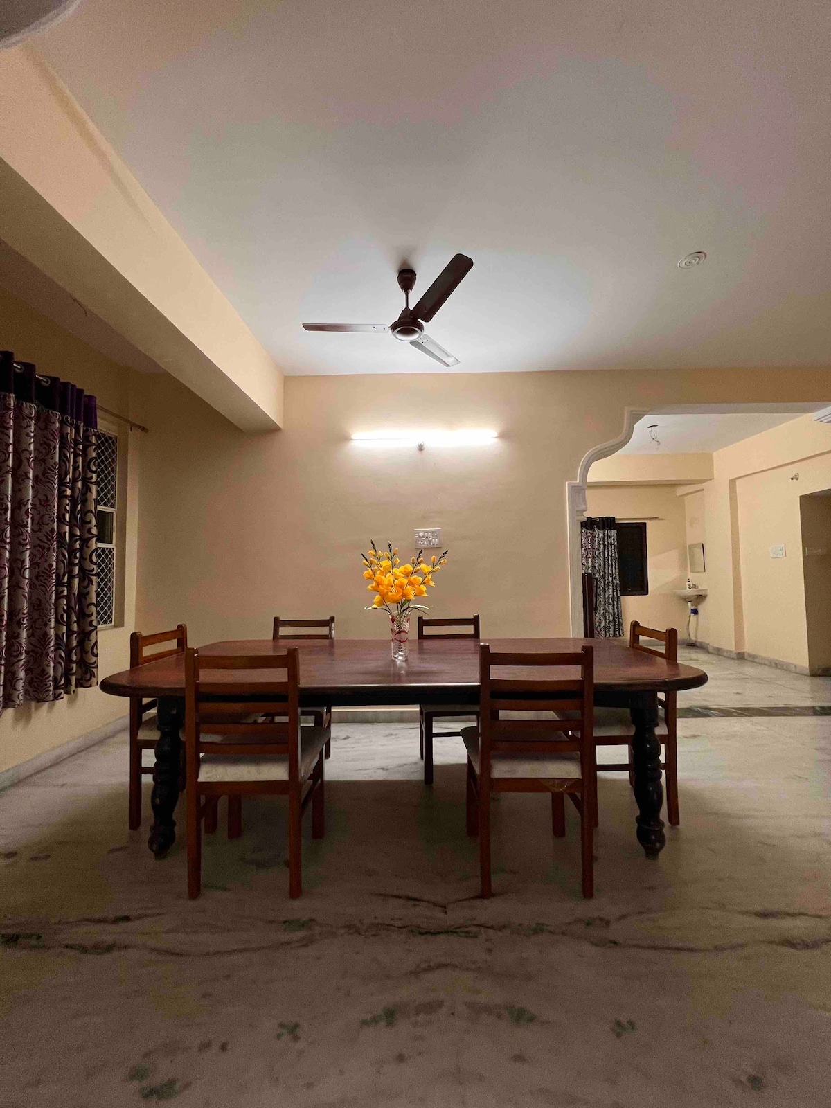 Lovely4 bedroom furnished apt ideal fr small party