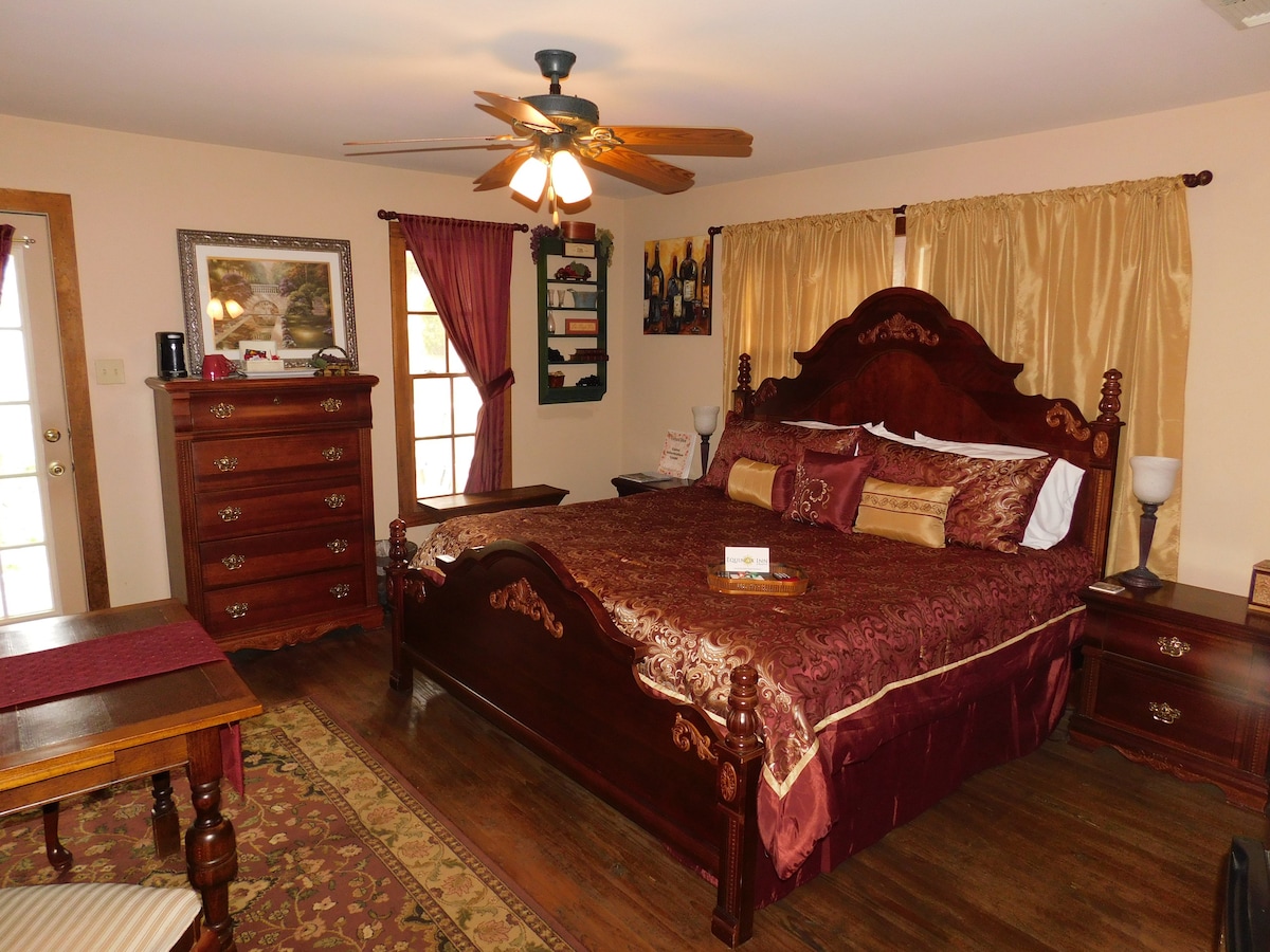 The Vineyard Room - Equinox Inn at Biscuit Hill