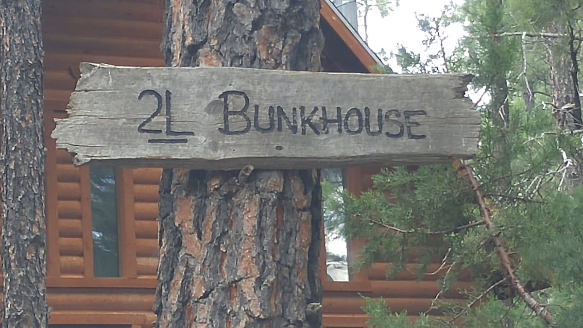 2L Bunkhouse酒吧