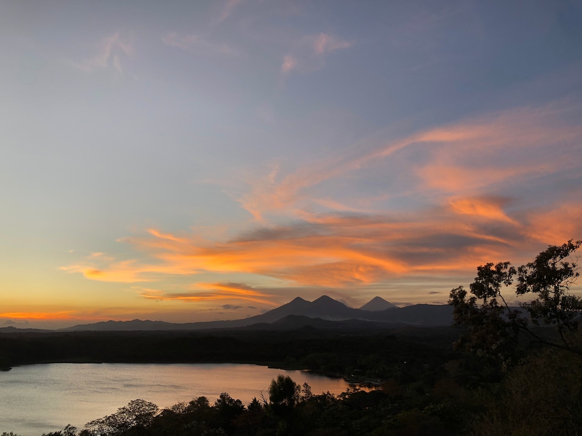 La Encantada - cabaña en Laguna El Pino