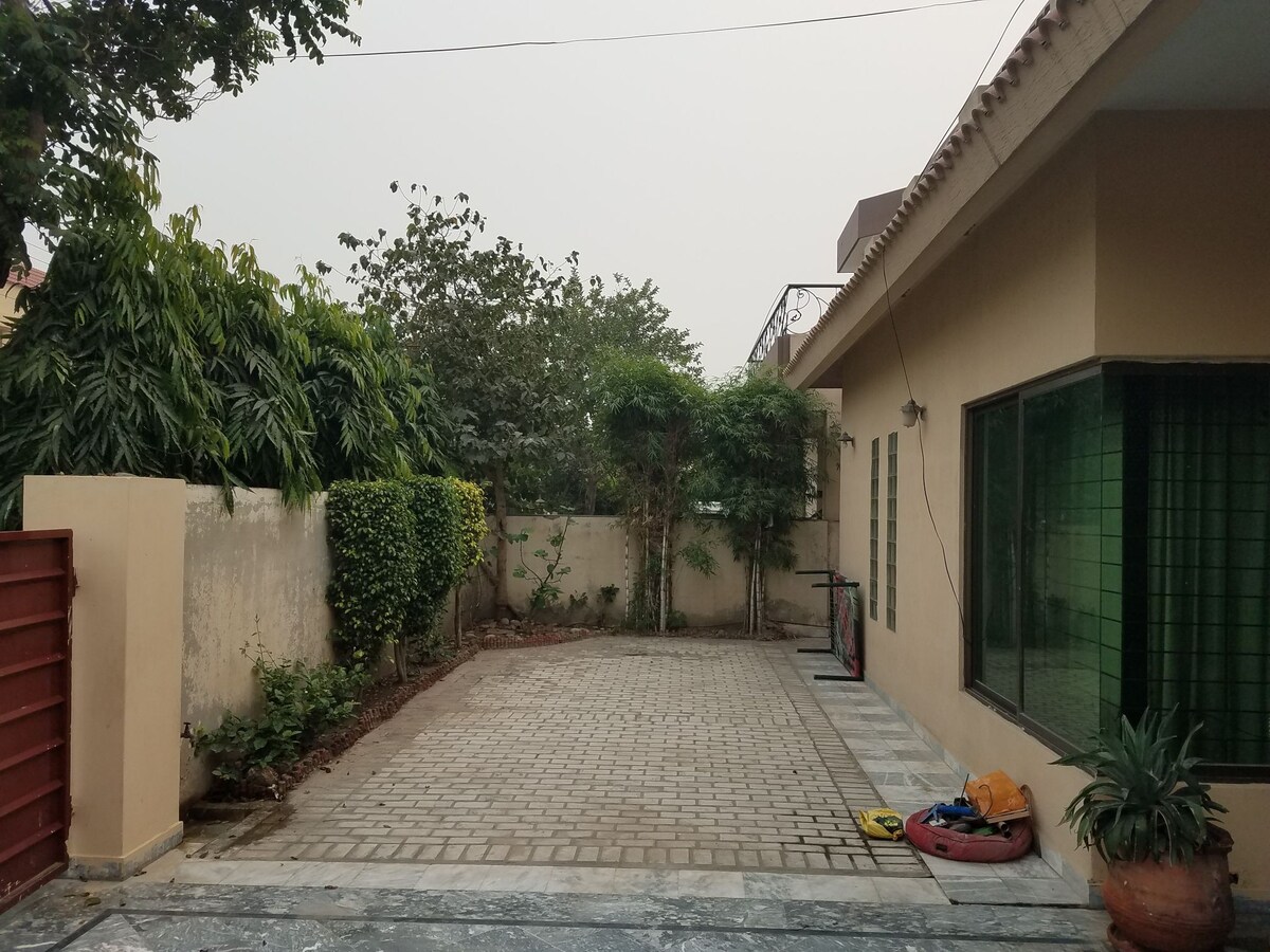 DHA home close to Airport, Shopping,  and Park.
