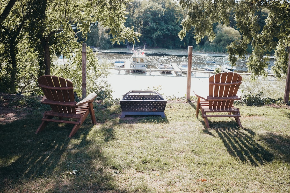 The Lake House on the Oak Orchard