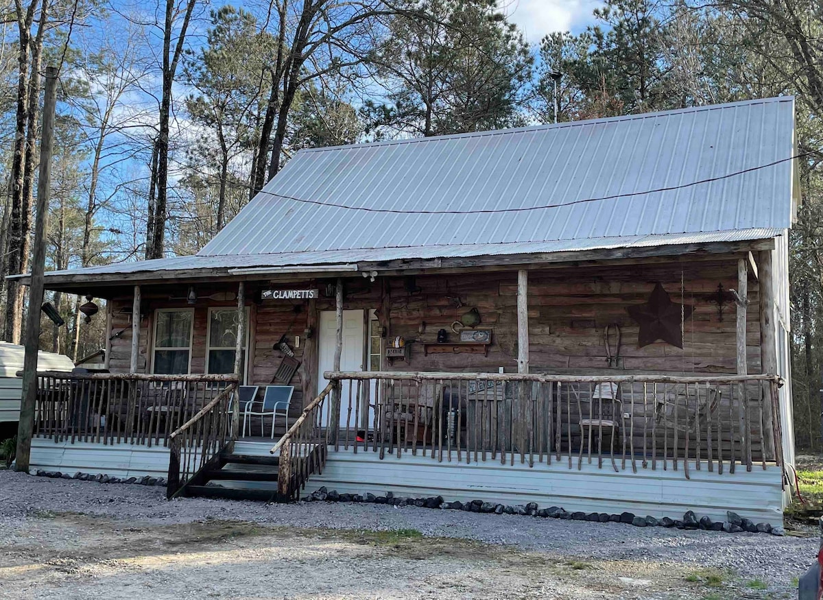 Washington Woods Cabins- The Rustic Clampett Cabin