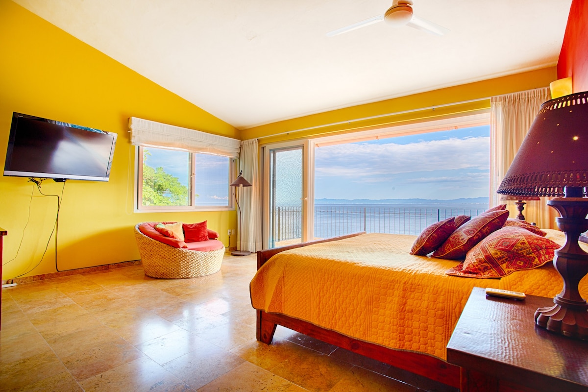 这栋4卧室别墅可欣赏洛斯阿科斯的壮丽景色