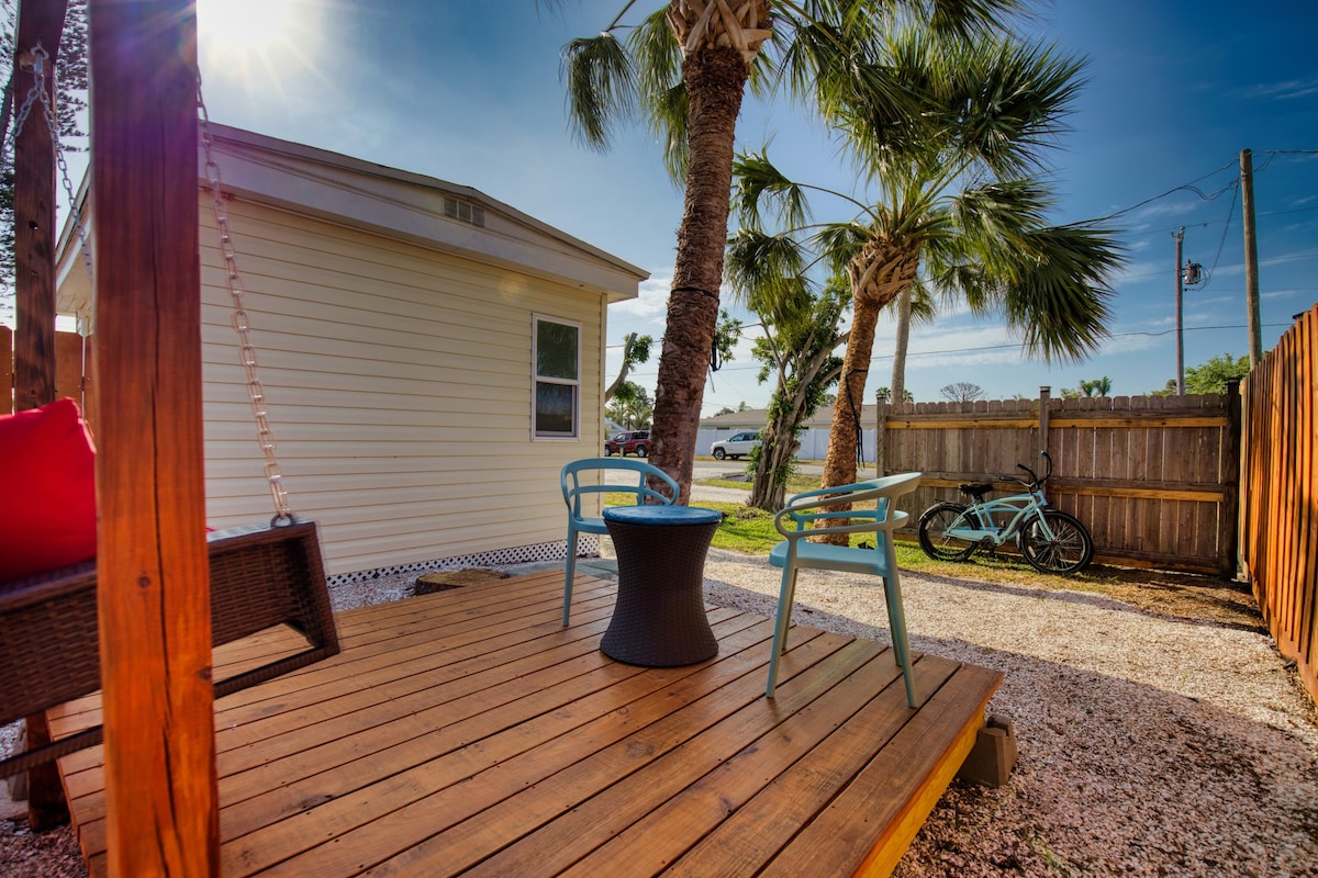 Cozy cottage-minutes from beach and boat launch!