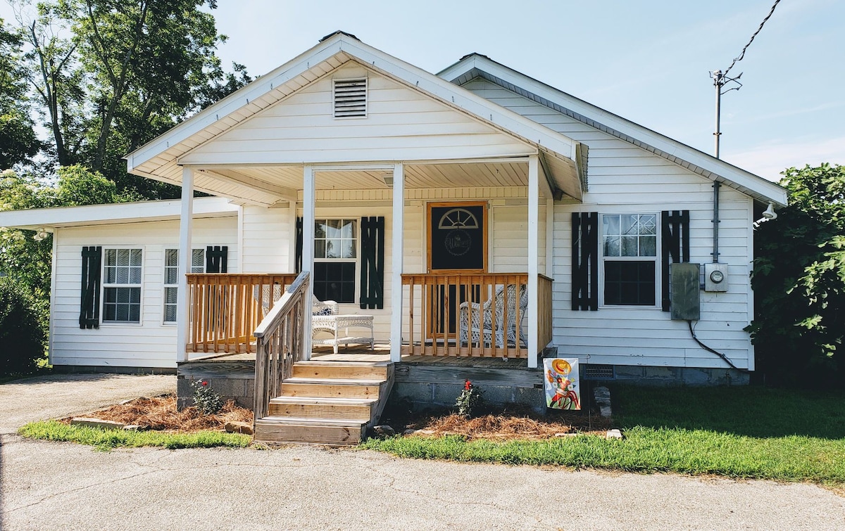 The Cotton Pickin 'Little Farmhouse