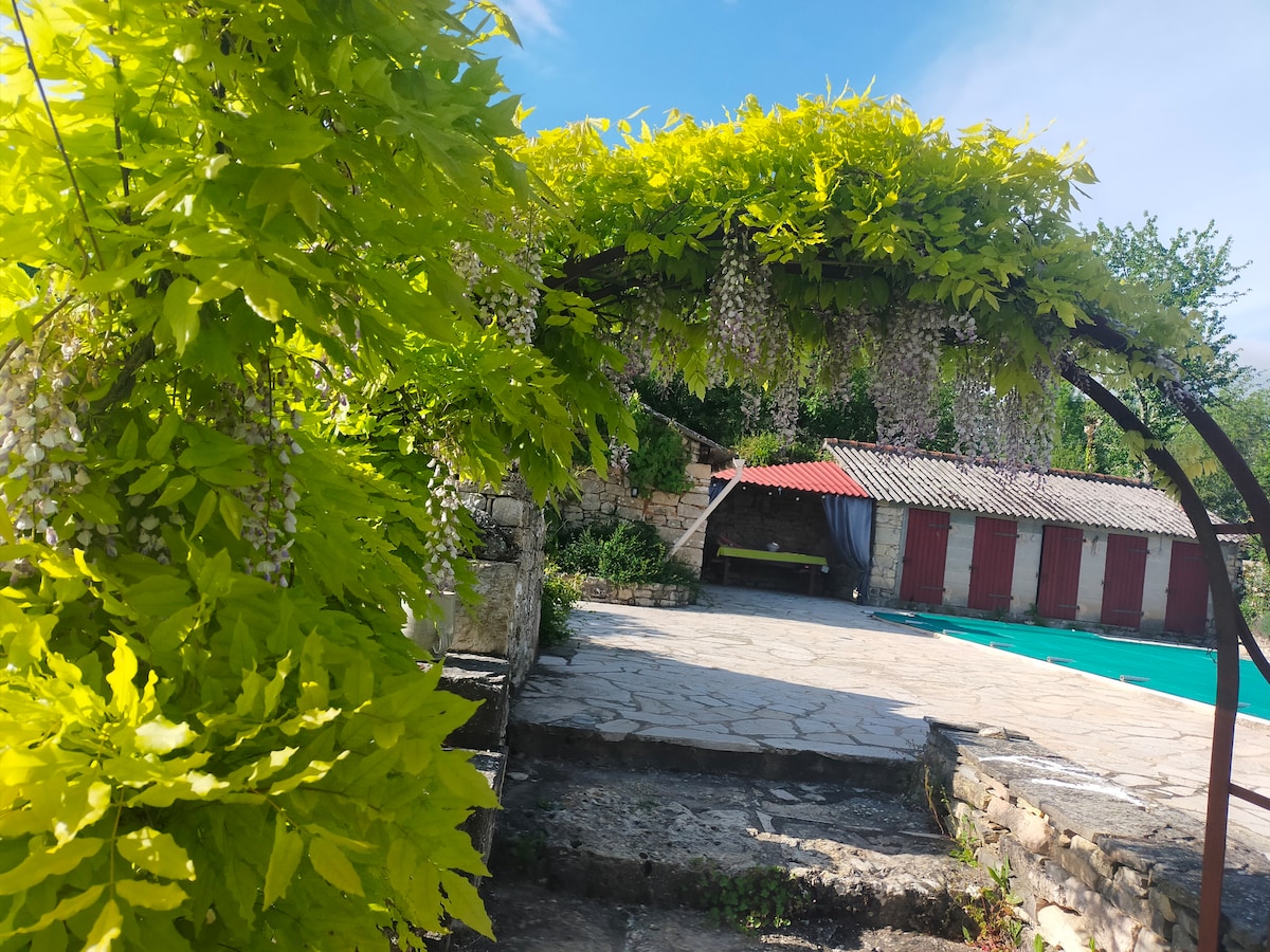 L'écurie du mas

 "piscine ouverte"