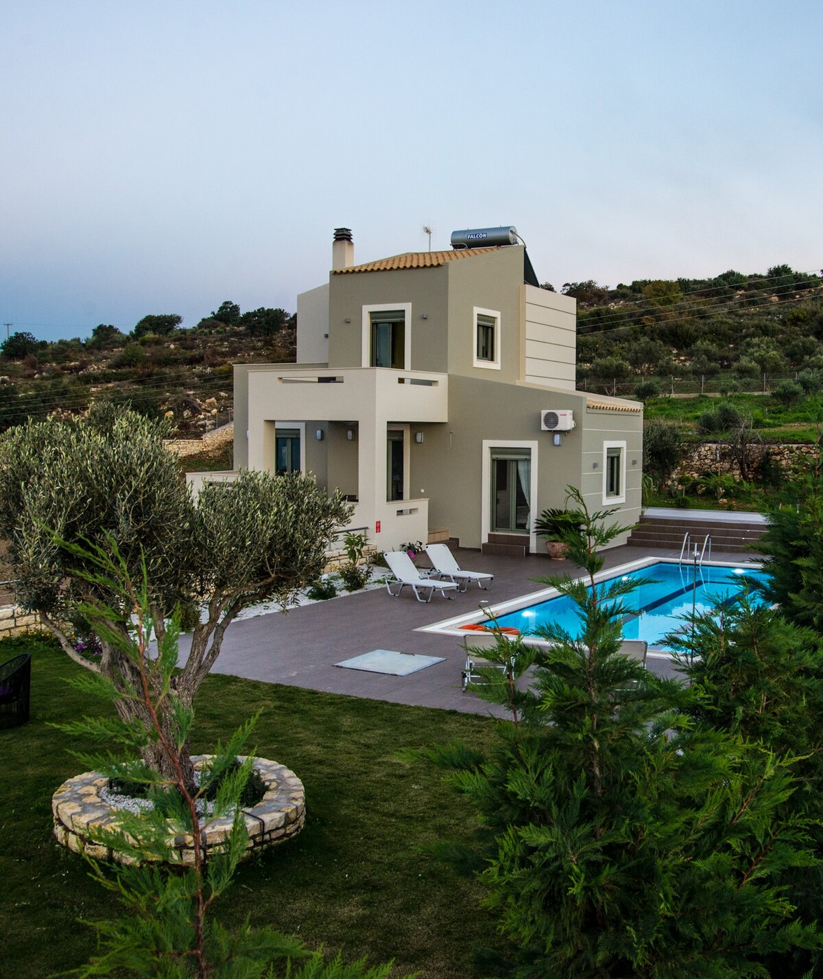 Villa Horizon: Privacy, Scenic Views & Exterior