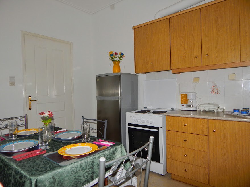 Cozy apartment for 3-6 people-Center Tripoli