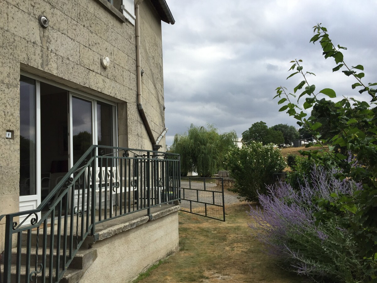 MAISON dans cour de ferme à 10min de Soissons