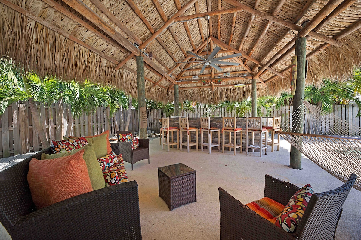 Tiki Lounge & Pool Paradise