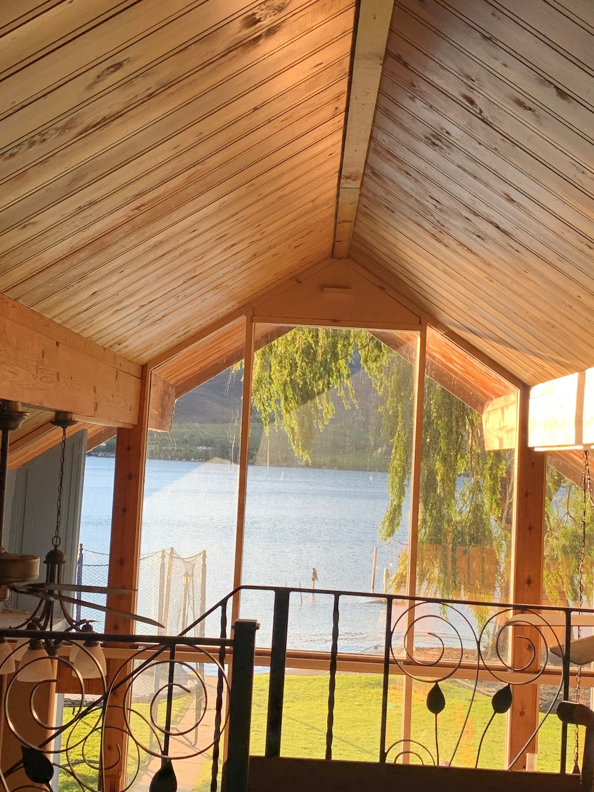 Lovely and quiet cottage on Osoyoos Lake