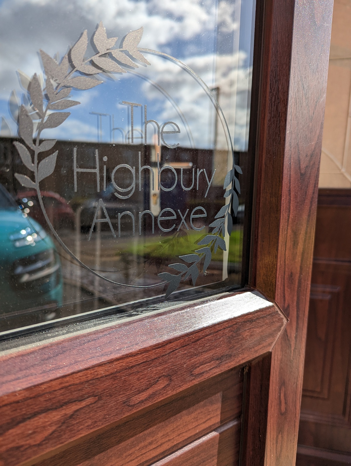 Highbury Annexe。1张床，带停车位。自给自足