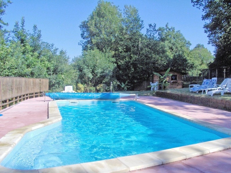 Gîte-piscine de 7-9 personnes  en vallée de l'Isle