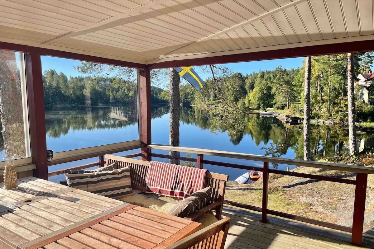 Wonderful cottage with sauna, only steps from lake