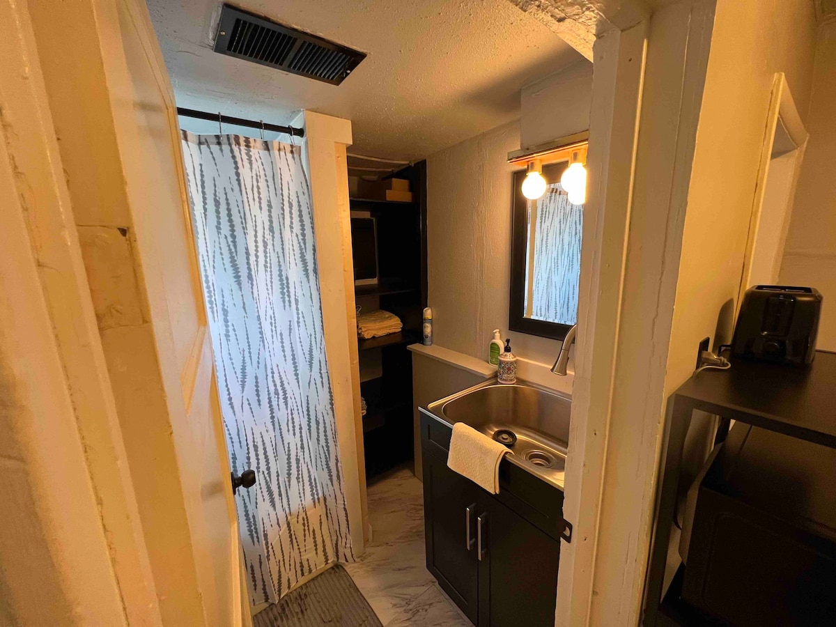 Clean and Cozy Tiny Home - No Cleaning Fee!