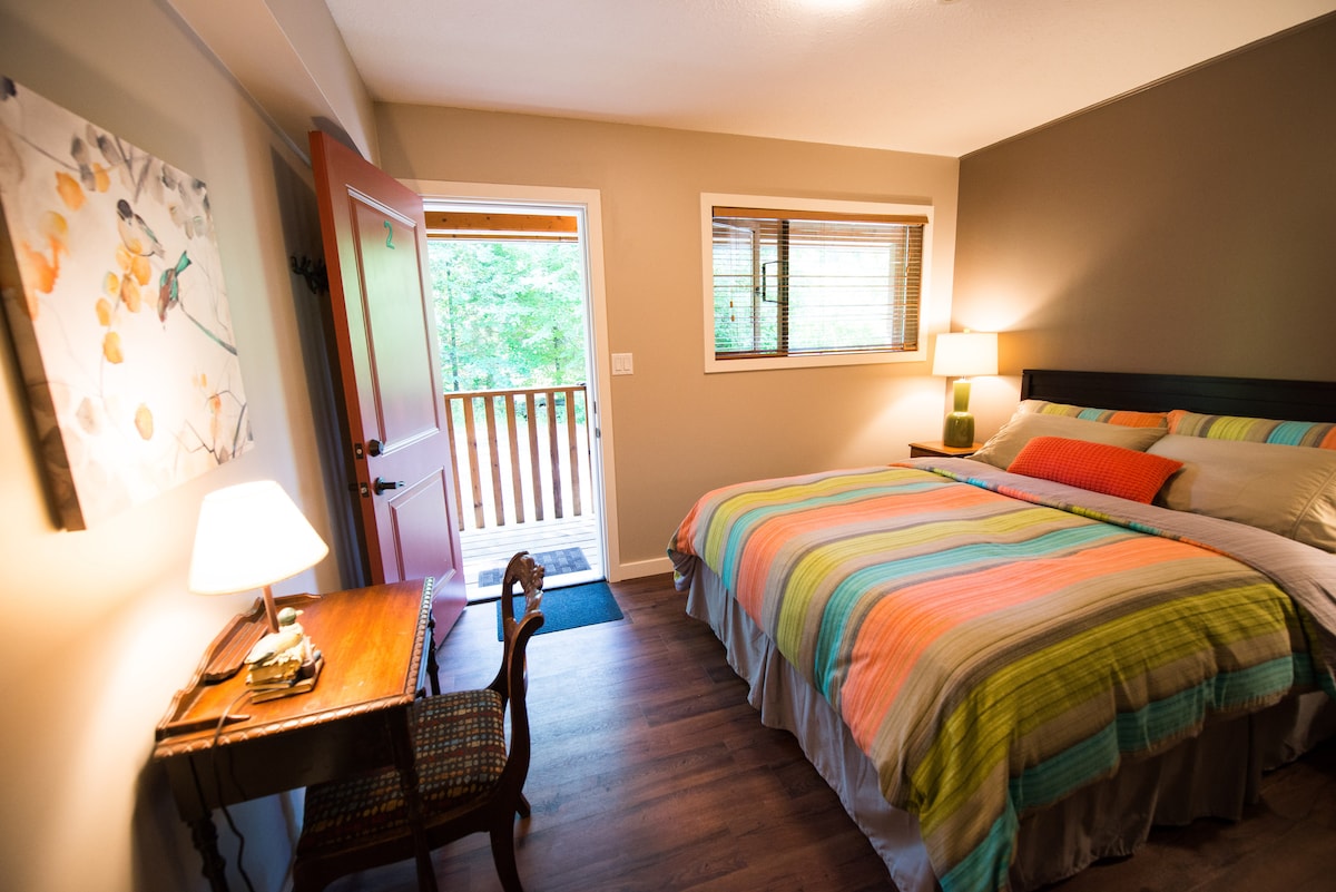 Skeena River House Bed + Breakfast: Pebble Beach