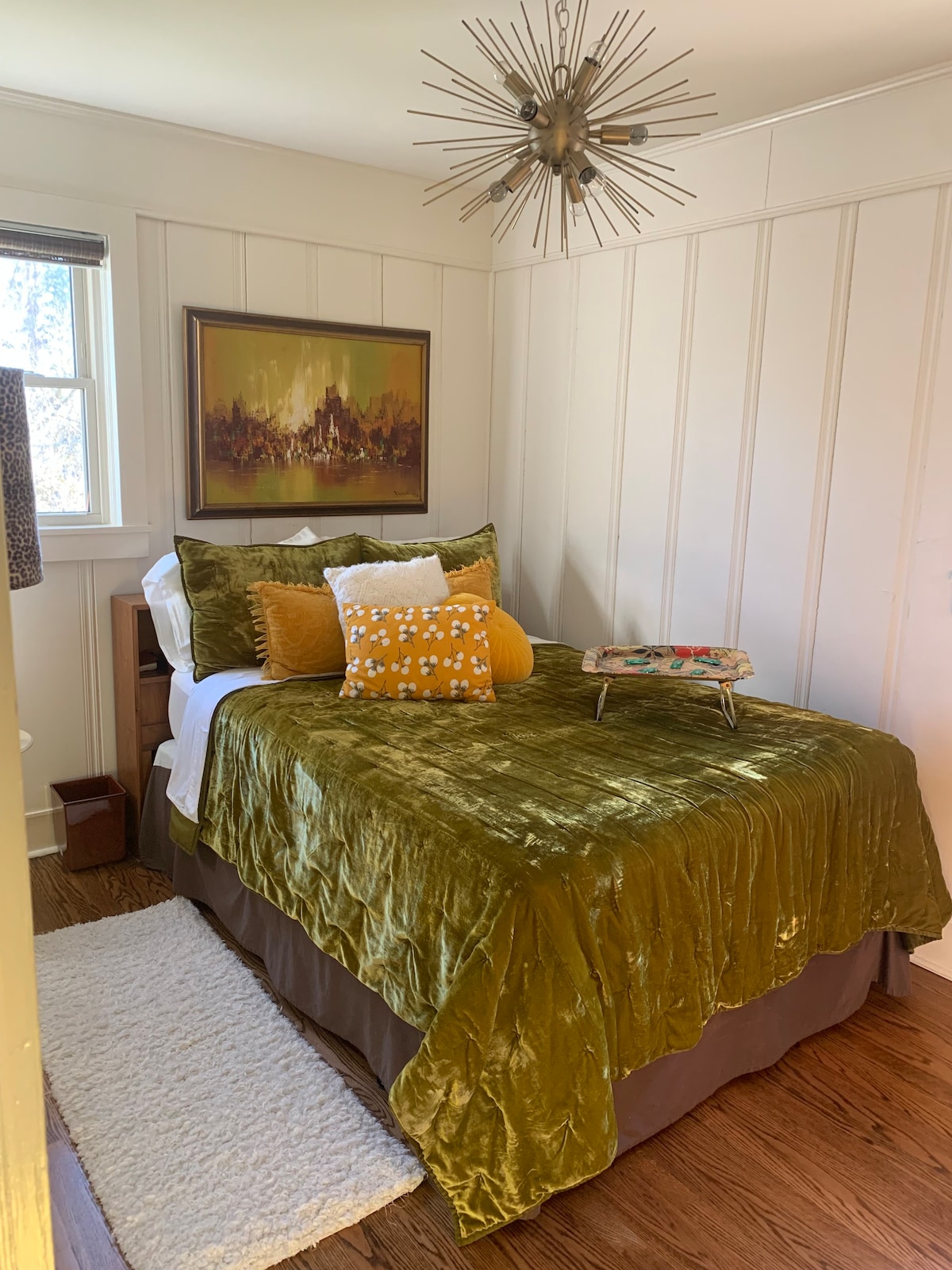 Townside Nook | Downtown Sparta 's Retro Retreat