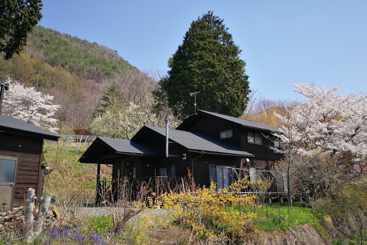 与山羊、鸡和狗一起体验周滨山生活体验[含早餐]