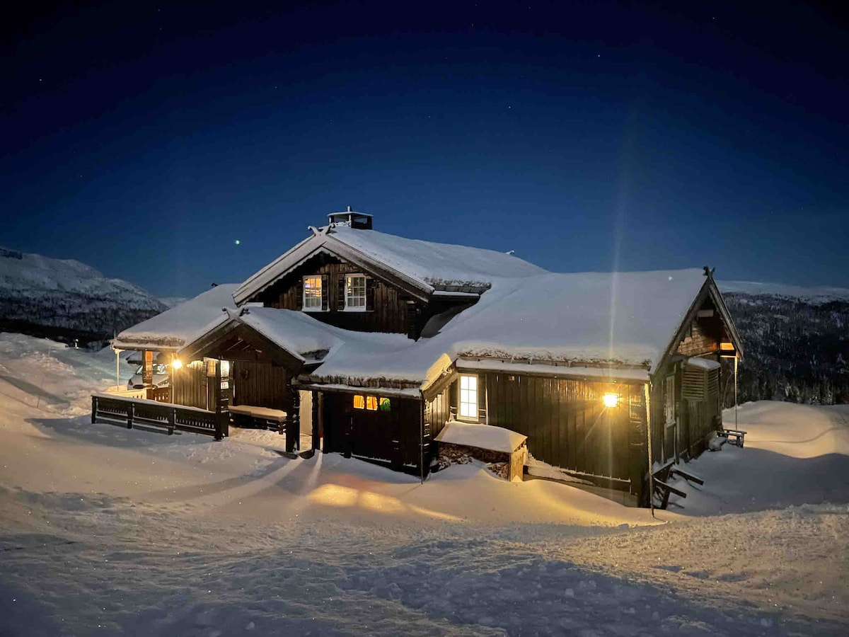 Rustik hytte i Gausta, ski-in/ski-out, 10p