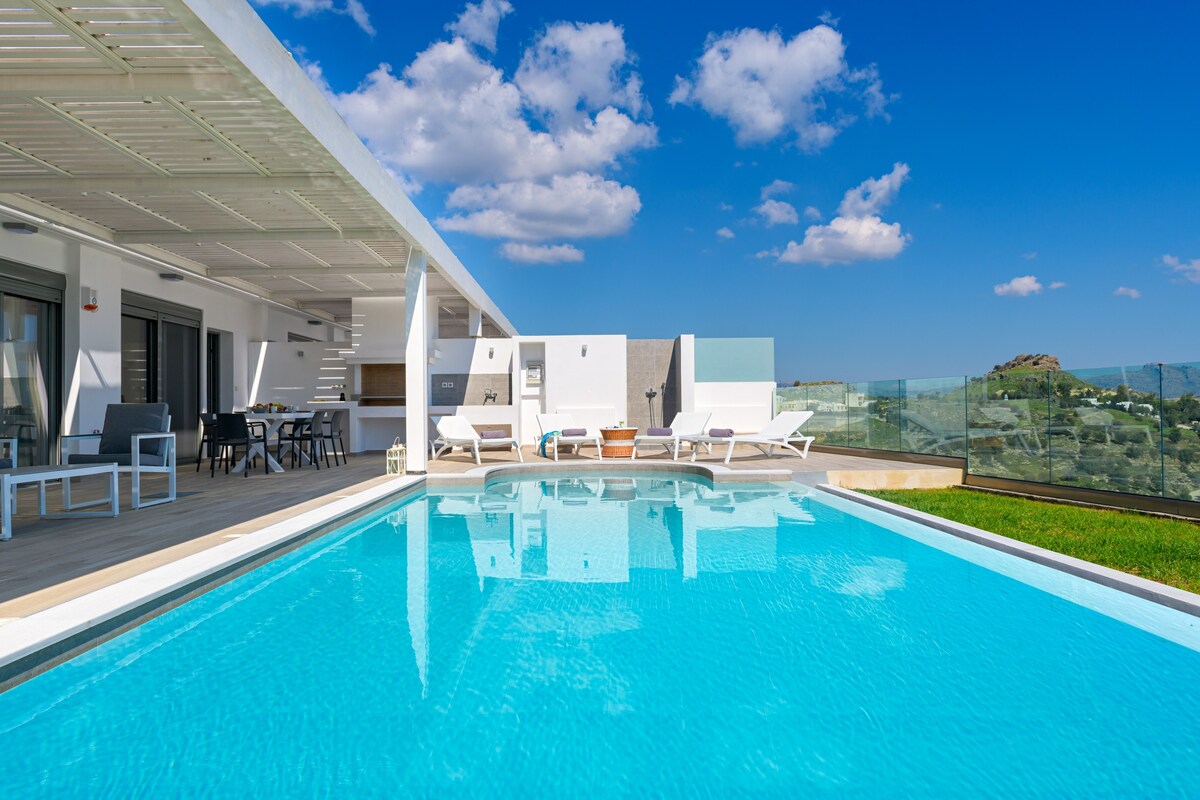 Luxury Sunrise Villa Nissos with Private Pool