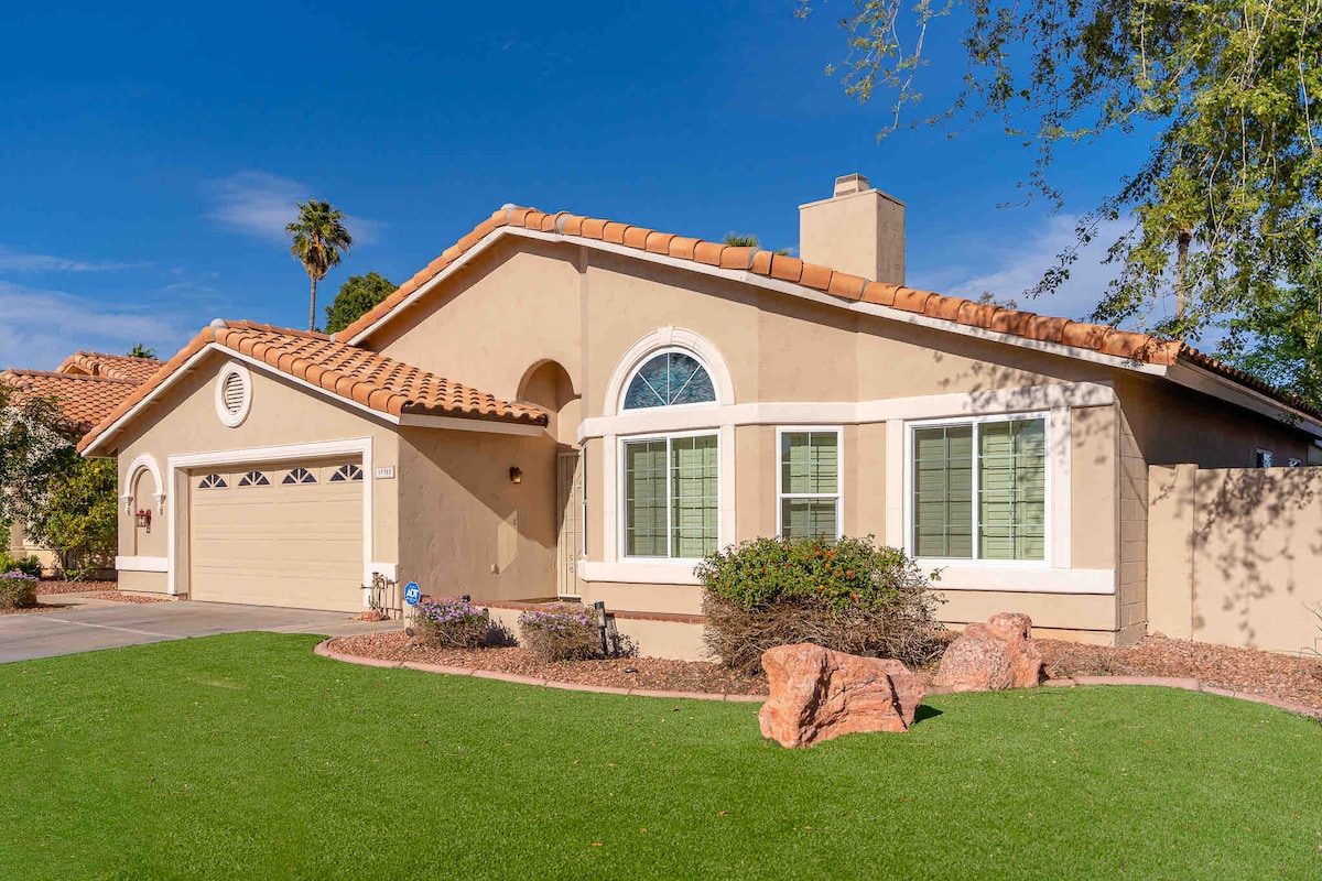 Sonoran Sunspot | Quiet Neighborhood | Sunroom