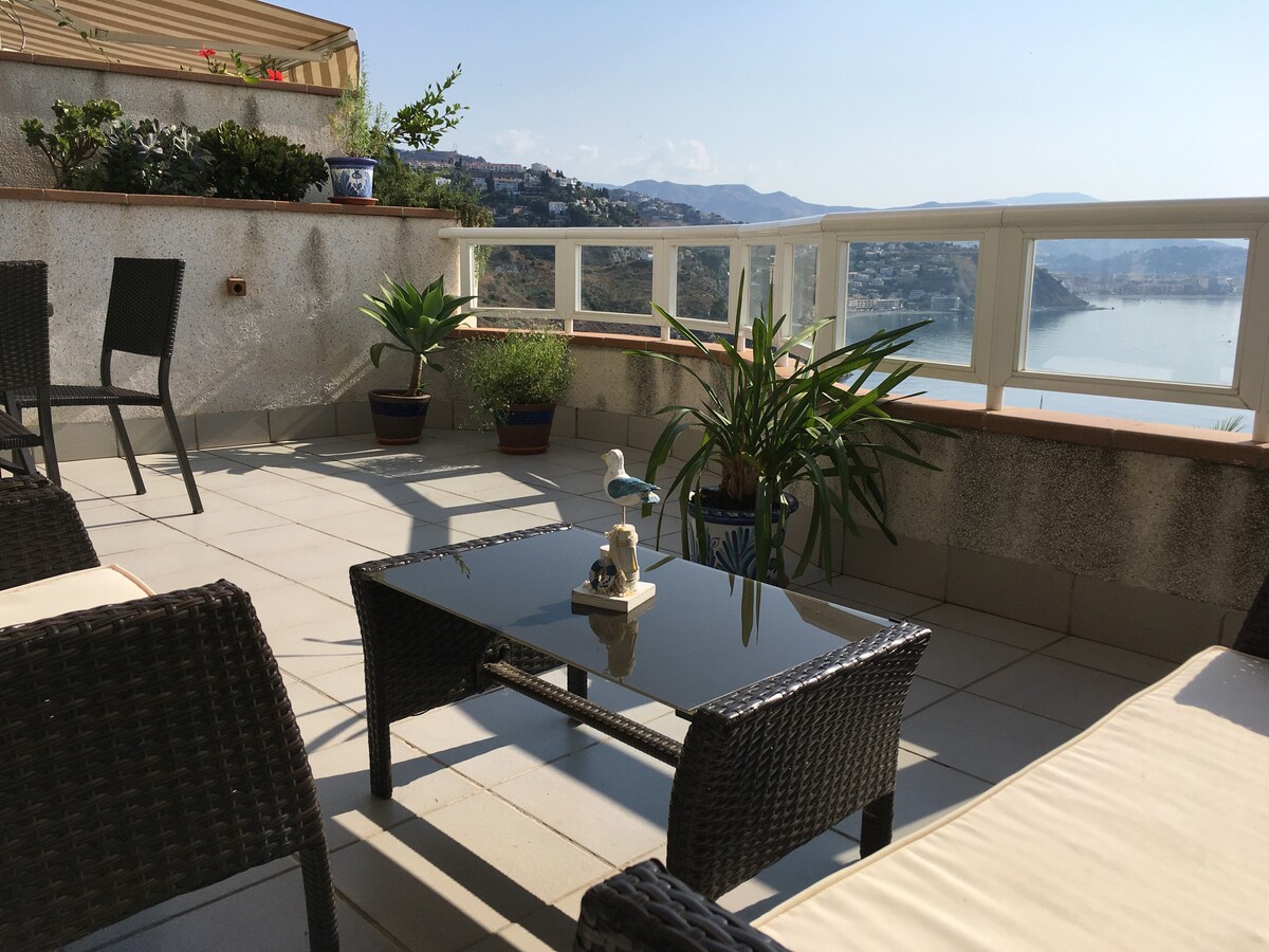 Beach & Relax.Bright apartment with panoramic view