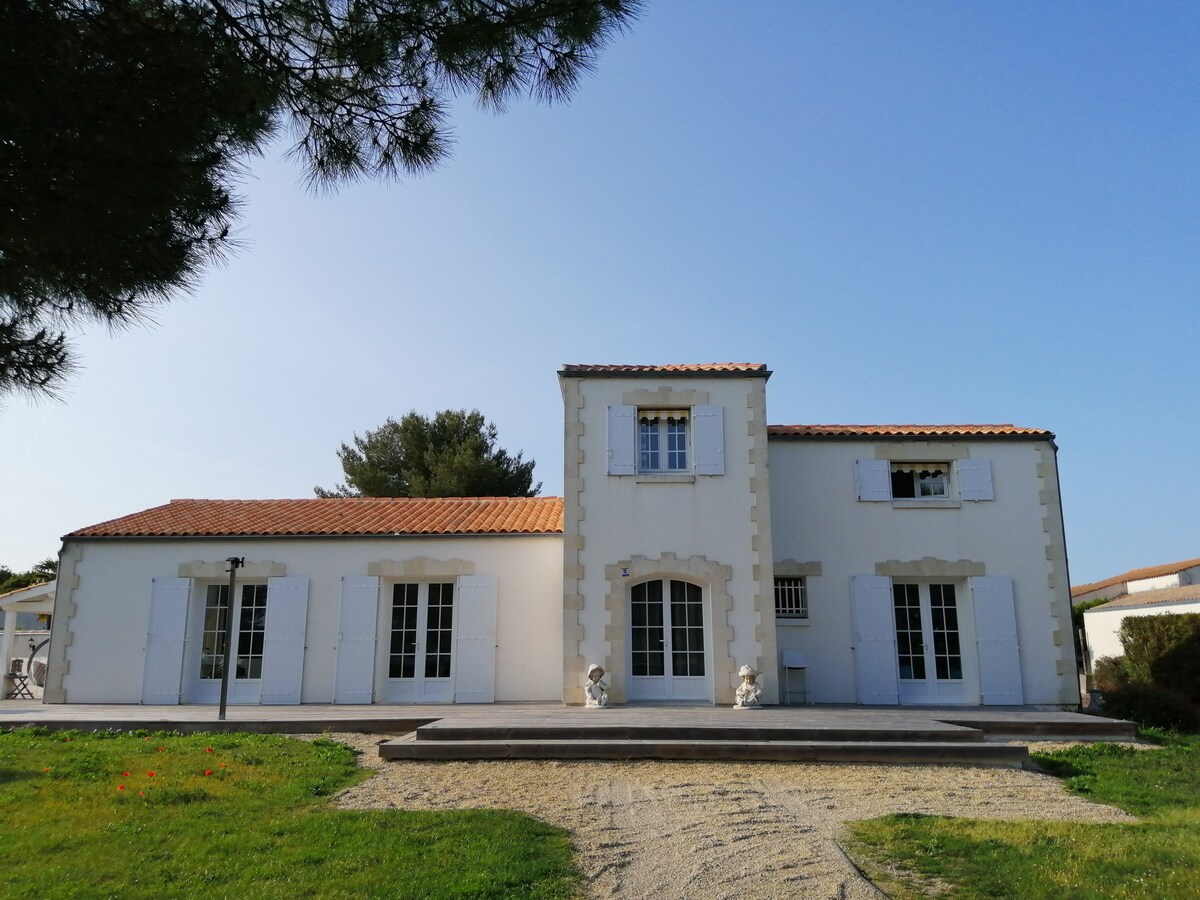 Villa Lorisa-La Rochelle, Plages & jacuzzi 12 pers