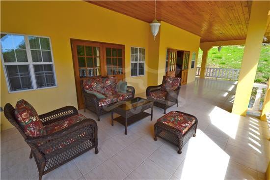 J&J VILLA IS LOCATE IN SPRING BEQUIA