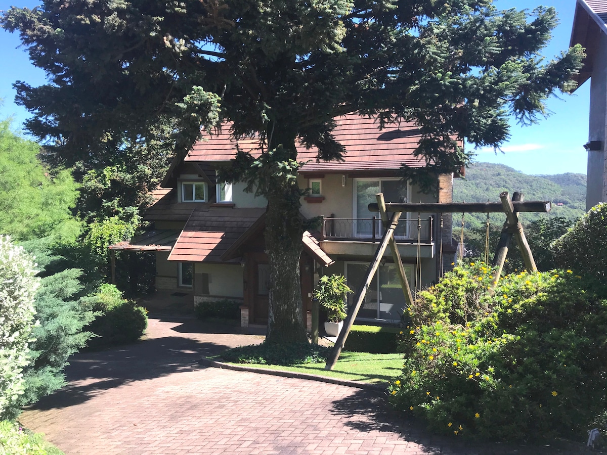 Casa Gramado ，可入住12人-空调。Spen Mountain