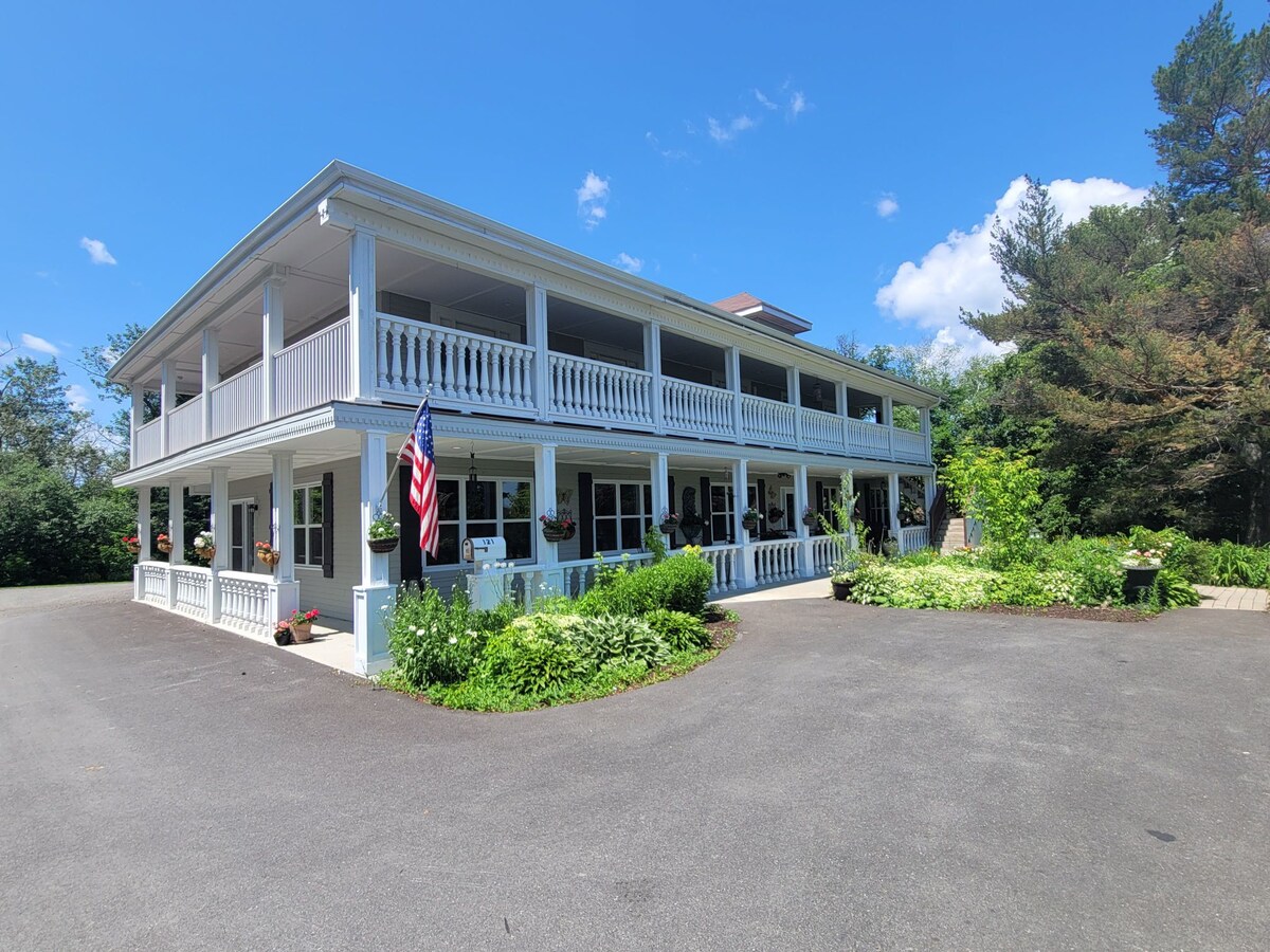 DuBois' Bed & Breakfast.  DuBois Room