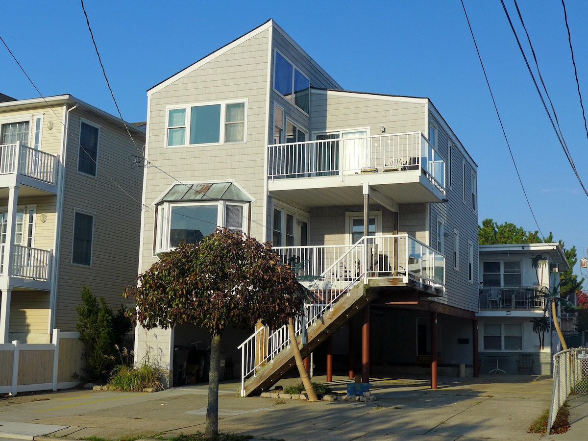 Beachy Home-Beach Block - Sleeps 12