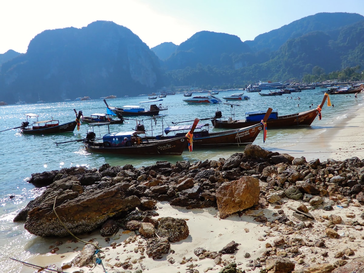 皮皮皮岛（ Phi Phi Island ）的壮丽双人间！