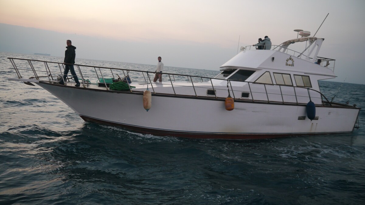 ALMAZ Yacht ain sokhna, Fishing, Live on the Yacht