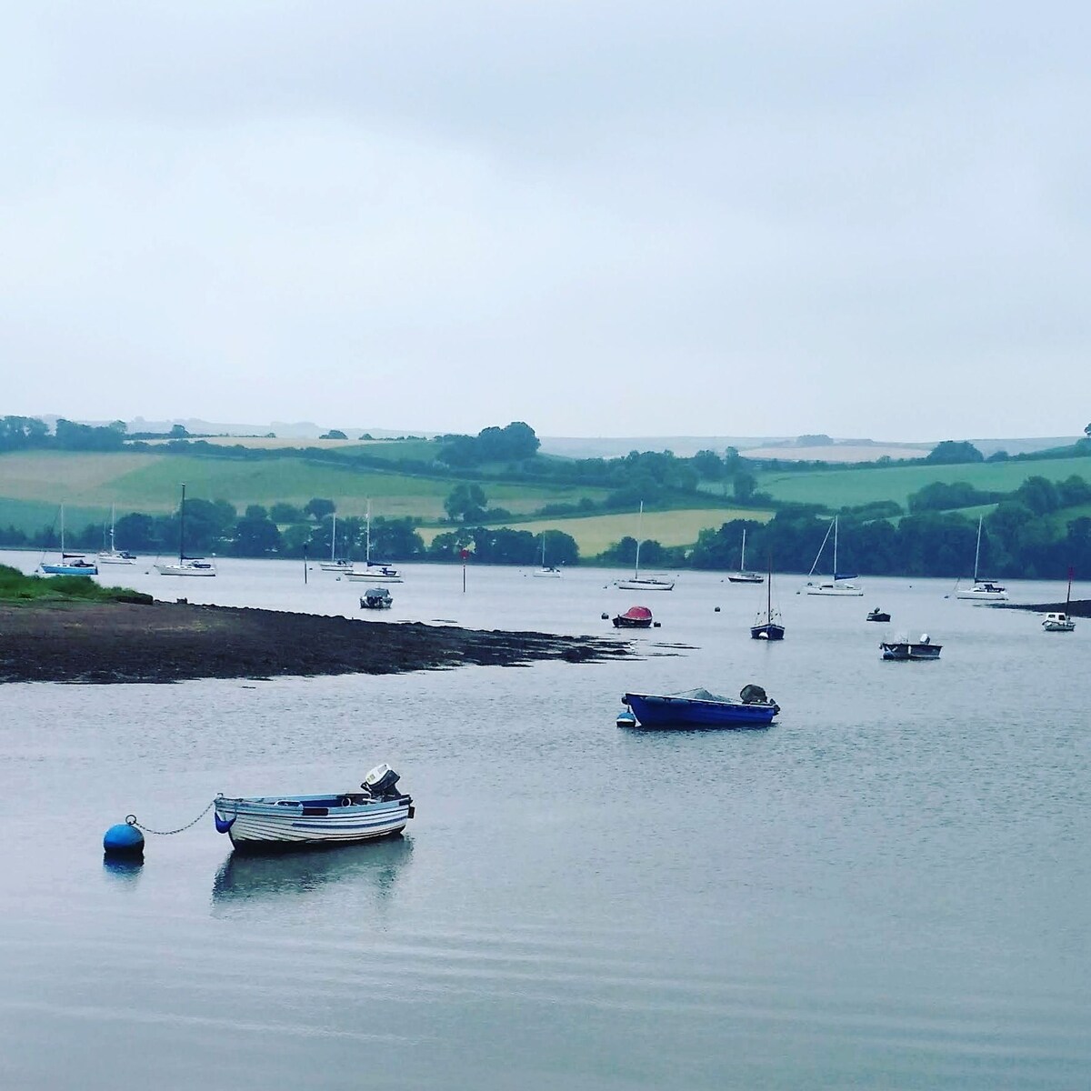 Totnes Centre ：带独立卫生间的双人房