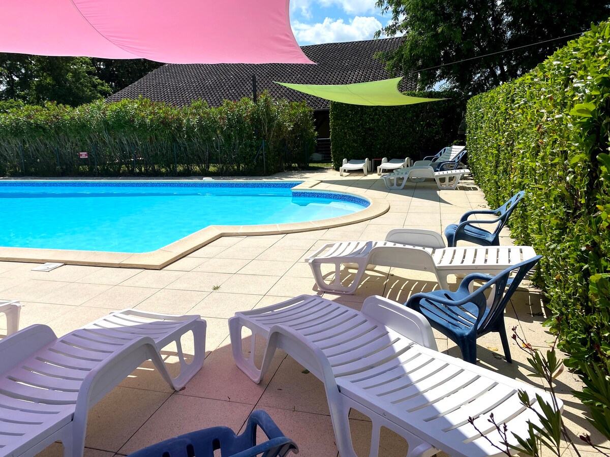 Monclar de Quercy: villa avec grande piscine + vue