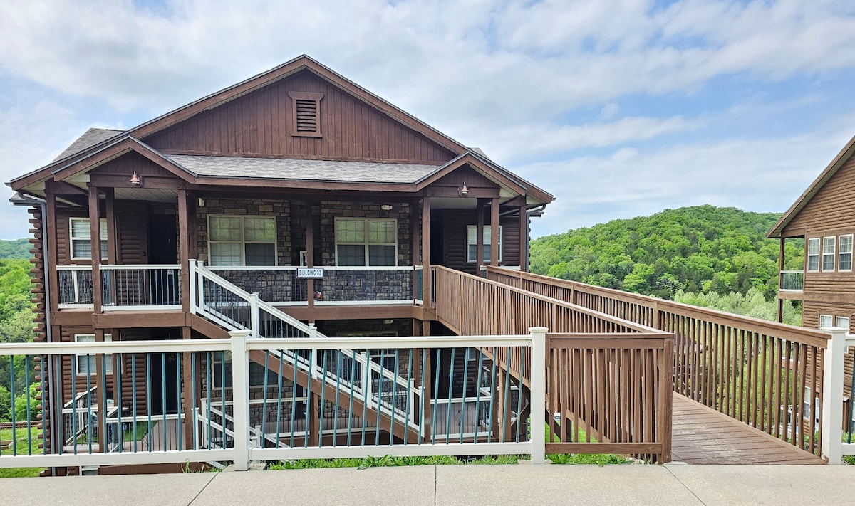 Paradise Point Log Cabin