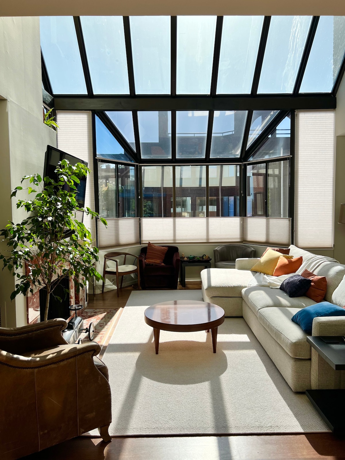 宽敞、现代化的3卧3卫公寓，带平顶甲板