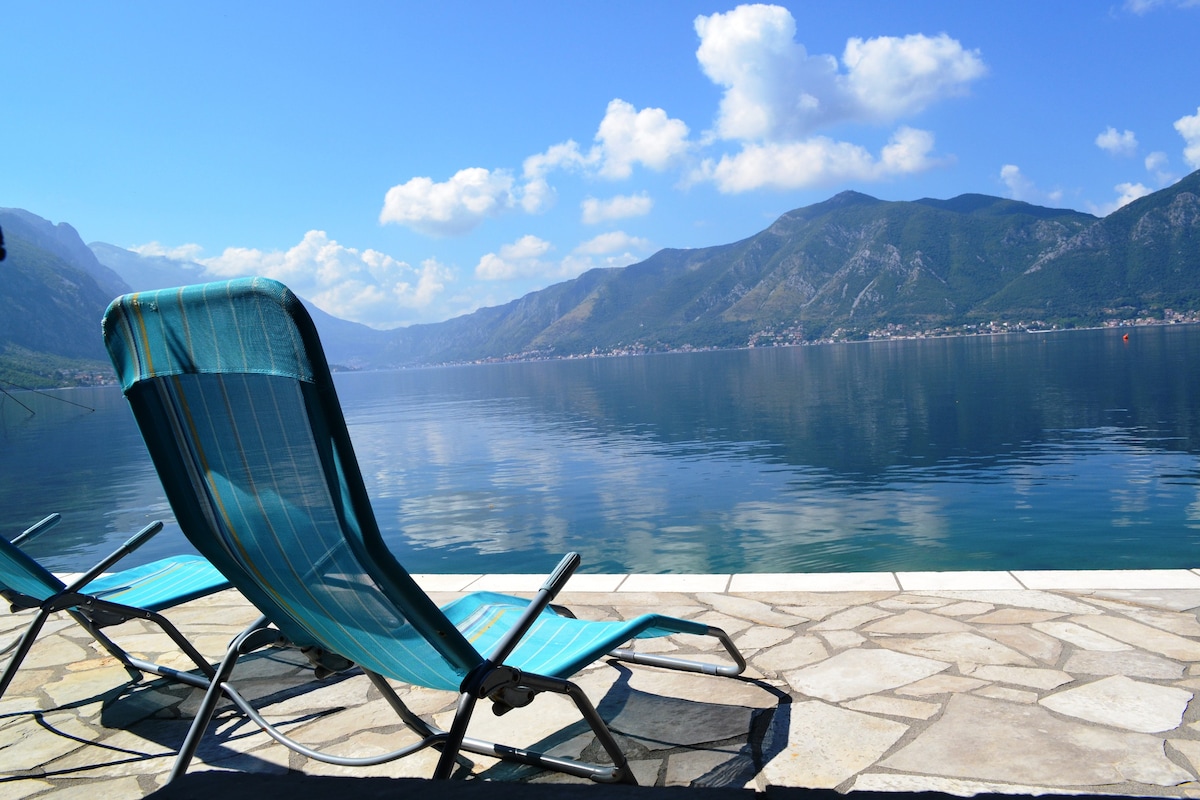 Apartment on the coast of Kotor bay