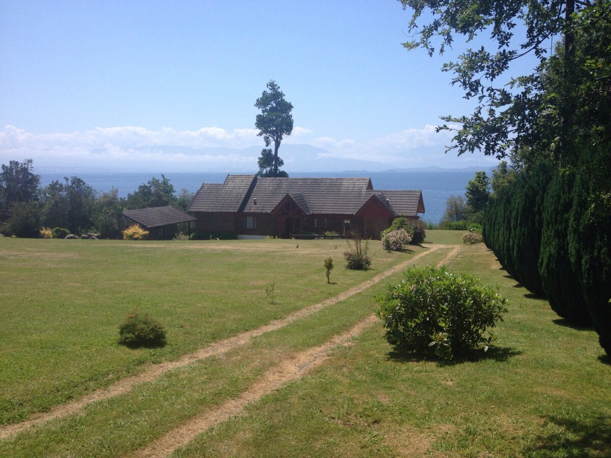 智利新波多黎各兰科湖（ Ranco Lake Chile Puerto Nuevo ）的壮观别墅