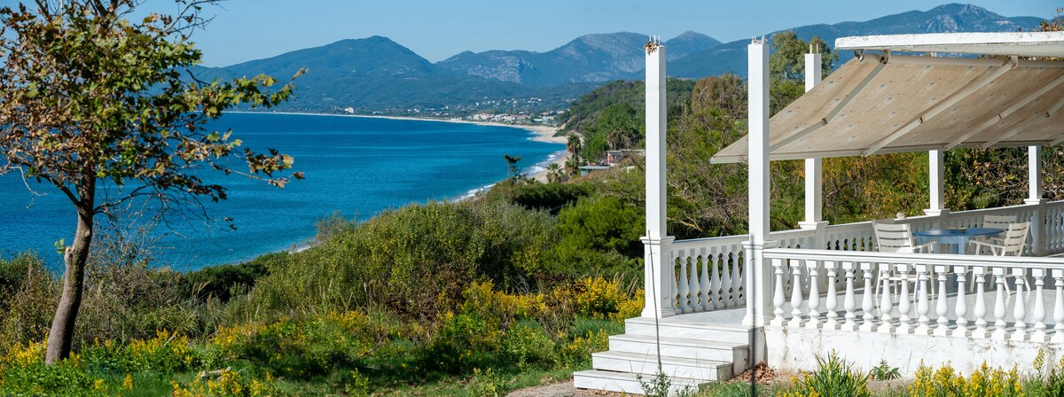 Monolithi Seaside Cottage