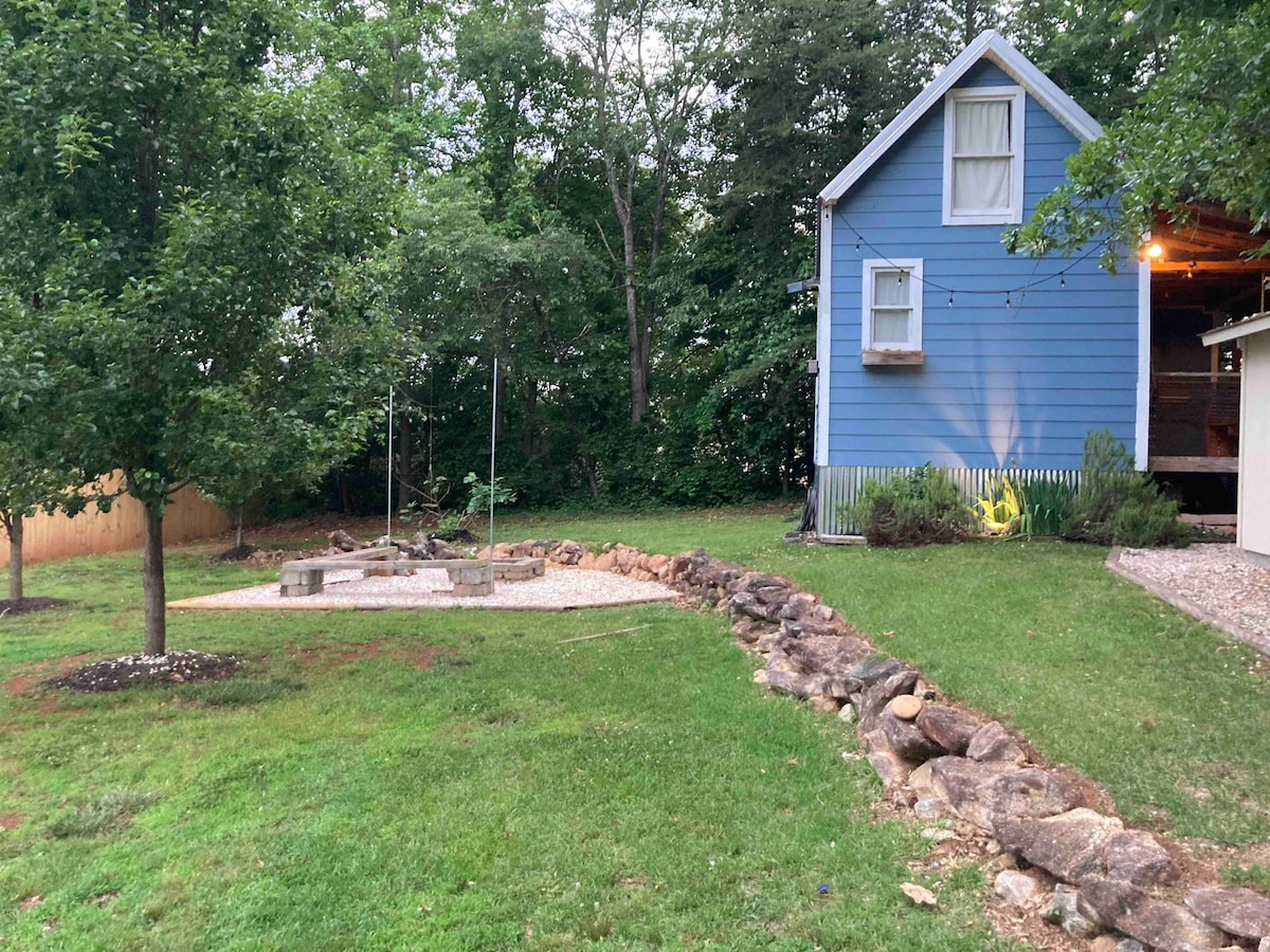 Blue Cottage Getaway Tiny House